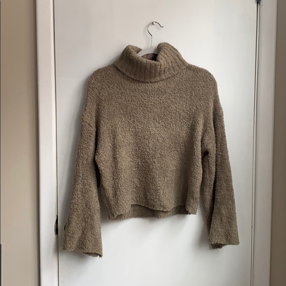 Mossy green turtleneck 🍵 - Picture 1 of 4